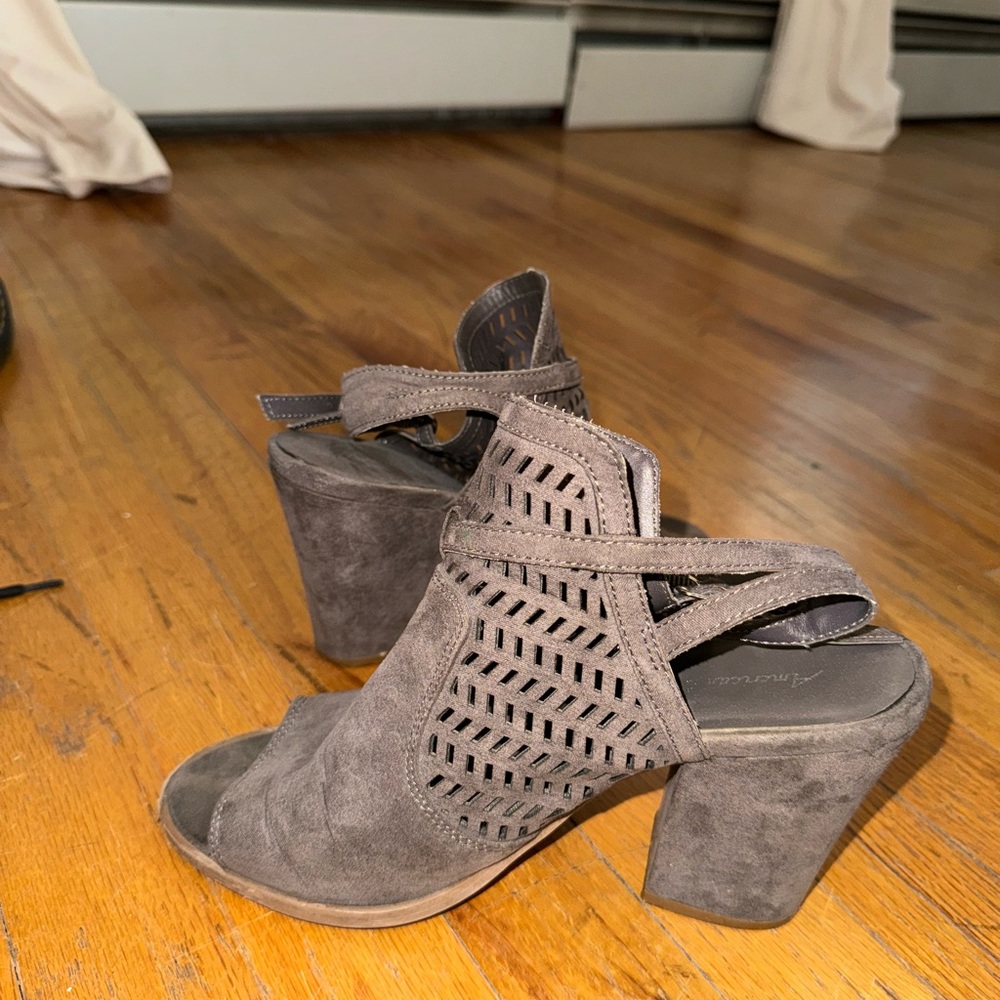 American Eagle open toe booties size 7.5/8